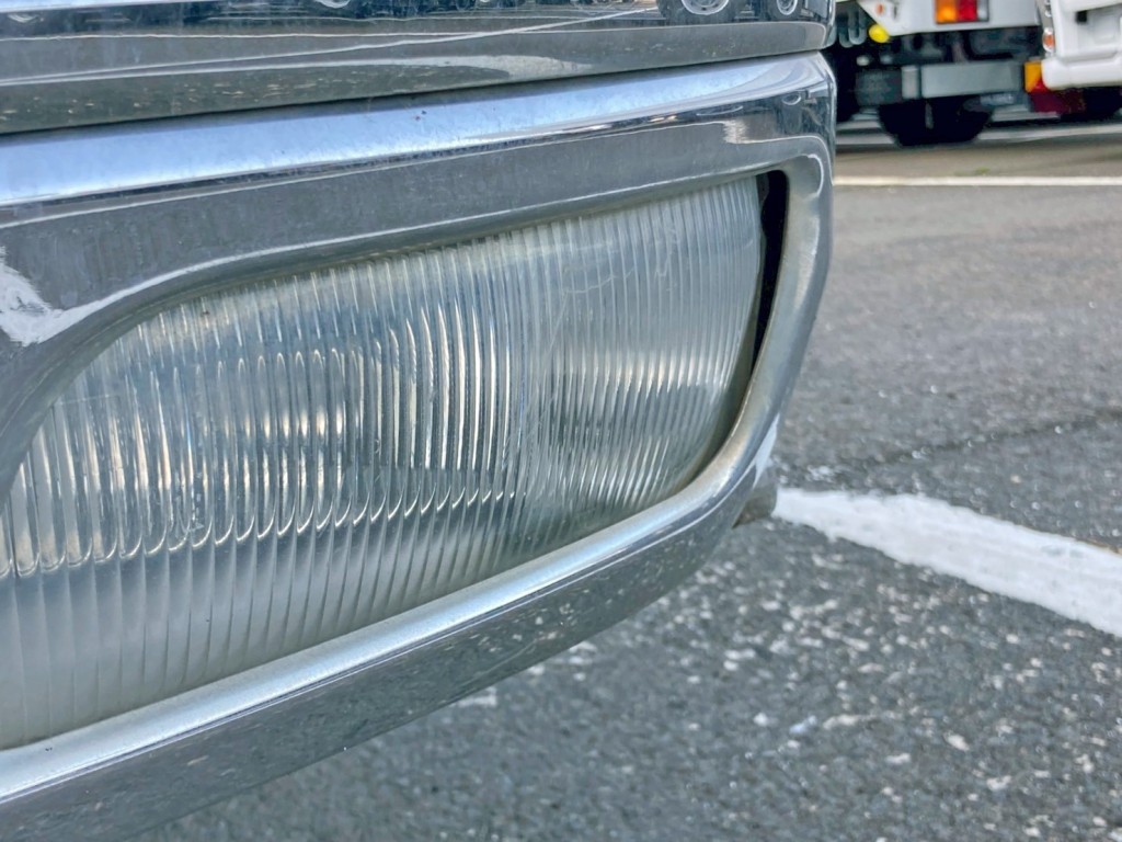 助手席側フォグランプレンズにキズがあります。|三菱 ファイター QDG-FQ62Fの写真50