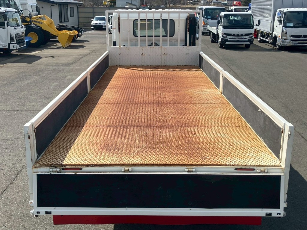 床は鉄板です。|日野 レンジャー 2PG-FD2ABA(2WD)の写真8