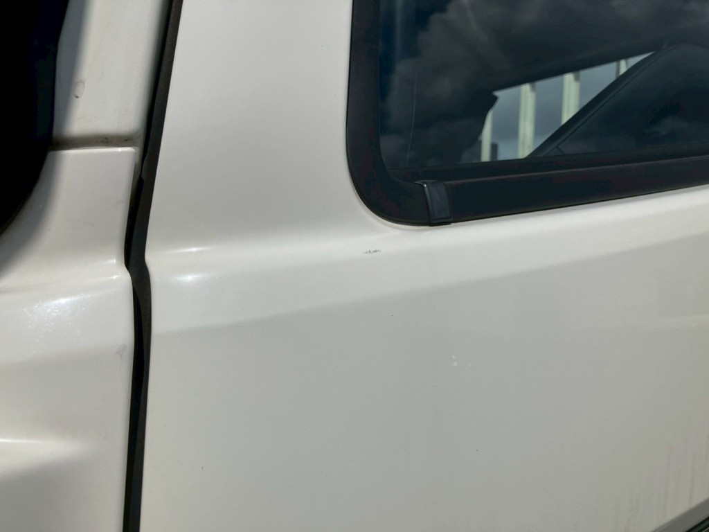 助手席側ドアにキズがあります。|日野 レンジャー 2PG-FD2ABA(2WD)の写真11