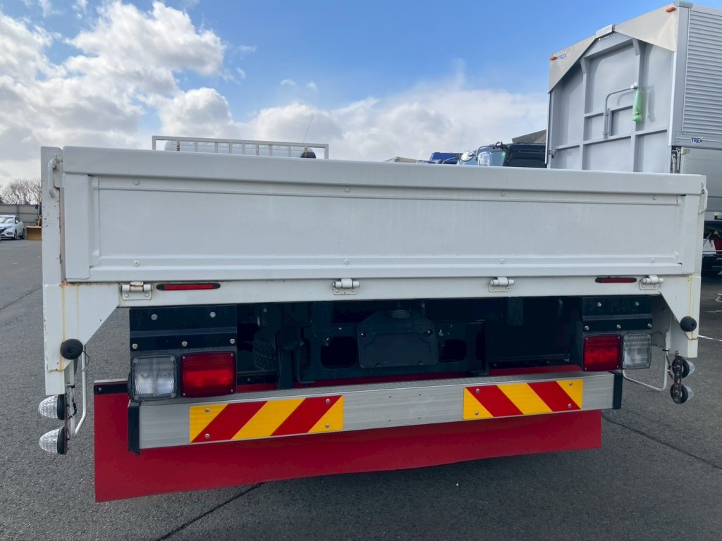 リアアオリにキズ・サビ・曲がりがあります。|日野 レンジャー 2PG-FD2ABA(2WD)の写真18