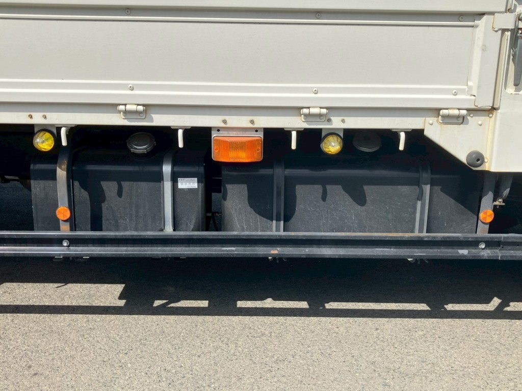 燃料タンクは200L・130Lです。|日野 レンジャー 2PG-FD2ABA(2WD)の写真20