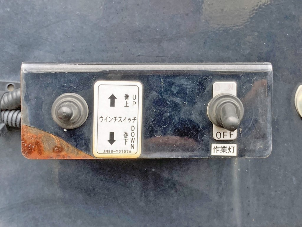 ウインチの操作スイッチです。|日野 デュトロ 2KG-XZU722M(2WD)の写真11