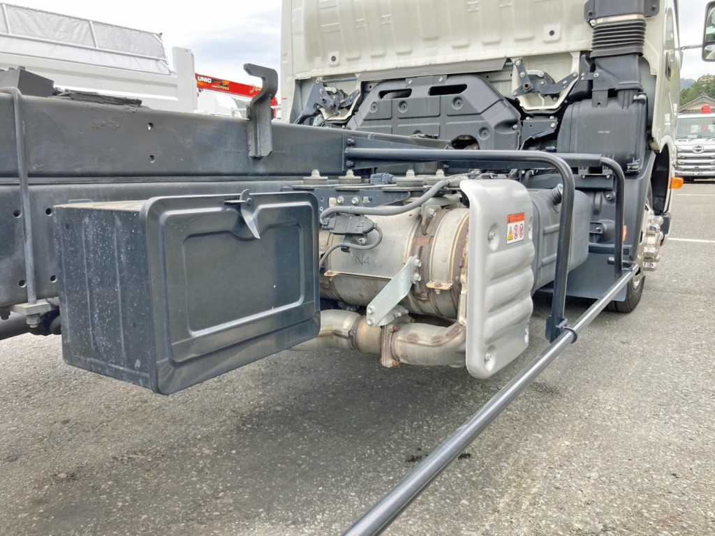 運転席側に工具箱が付いています。|日野 デュトロ 2KG-XZU722M(2WD)の写真15