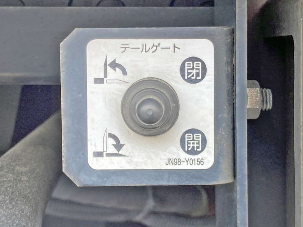 自動歩みの昇降スイッチです。|日野 デュトロ 2KG-XZU722M(2WD)の写真20