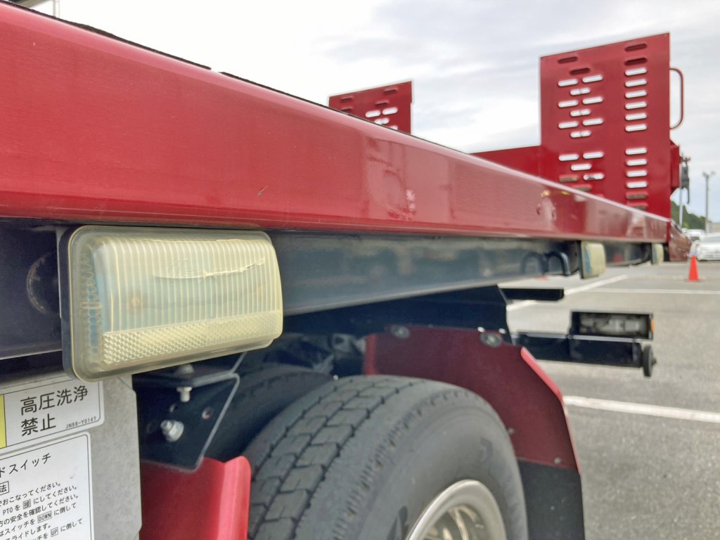 助手席側マーカーレンズに亀裂があります。|日野 デュトロ 2KG-XZU722M(2WD)の写真21