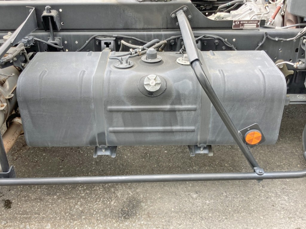 燃料タンクは100Lです。|日野 デュトロ 2KG-XZU722M(2WD)の写真23