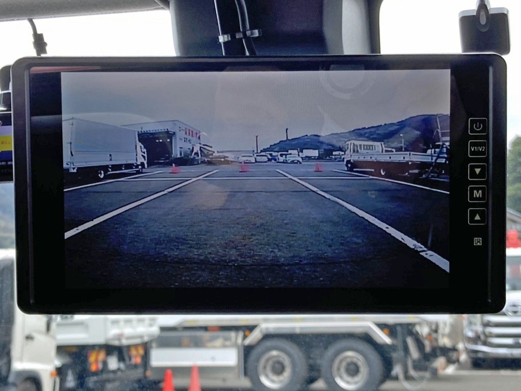 液晶バックモニター付きです。|日野 デュトロ 2KG-XZU722M(2WD)の写真24