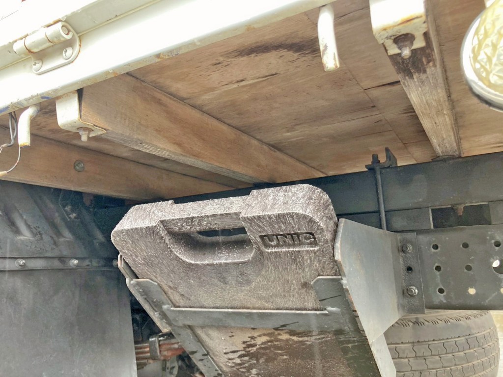 シャーシとネタの状態です。(縦ネタは鉄製・横ネタは木製です)|三菱 キャンター TKG-FEA50(2WD)の写真6