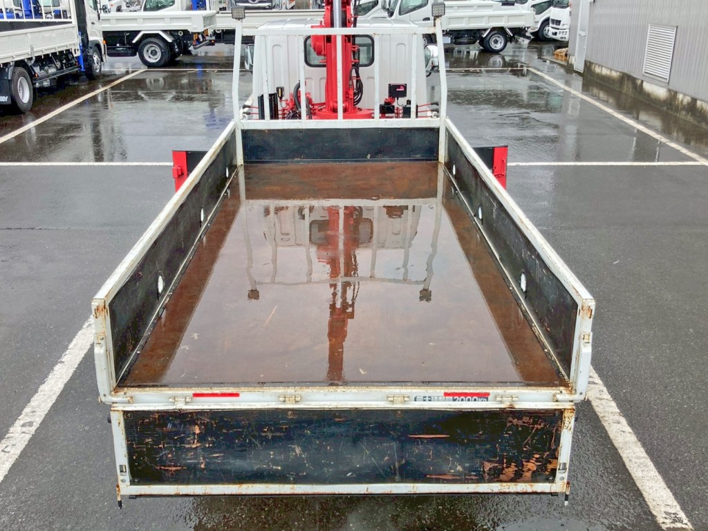 床は鉄板張りです。|三菱 キャンター TKG-FEA50(2WD)の写真9