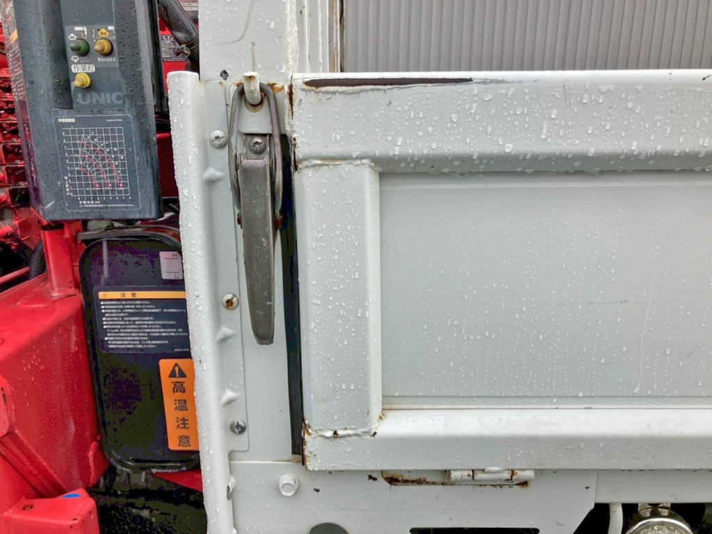 助手席側アオリ前方に溶接補修跡があります。|三菱 キャンター TKG-FEA50(2WD)の写真16