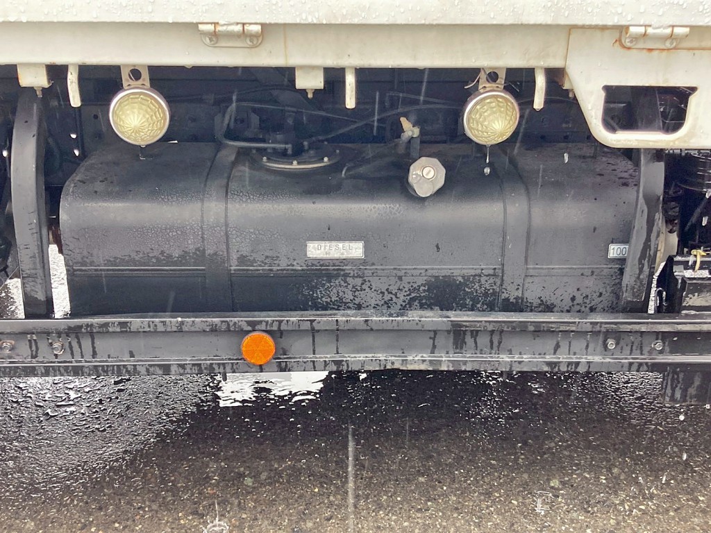 燃料タンクは100Lです。|三菱 キャンター TKG-FEA50(2WD)の写真21