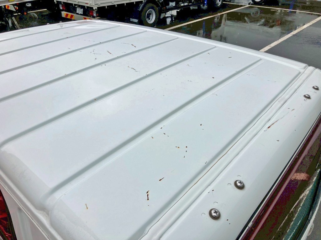 ルーフの所々にキズがあります。|三菱 キャンター TKG-FEA50(2WD)の写真27