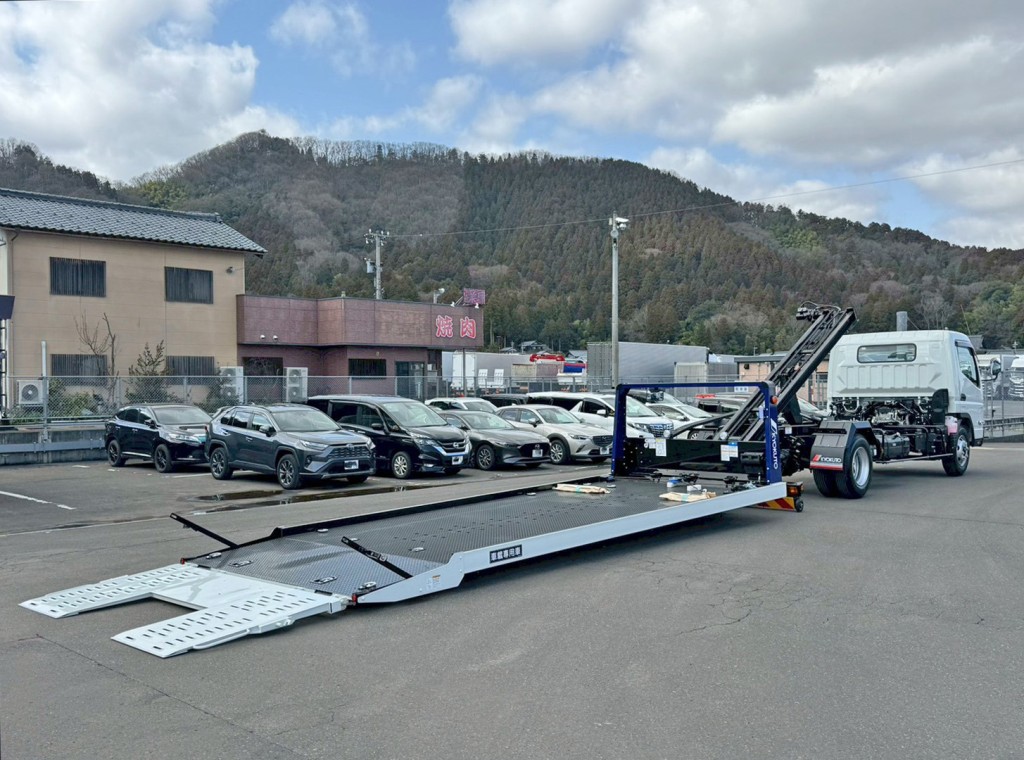 フラトップ仕様の為、低床車両の積載に重宝します。|三菱 キャンター 2PG-FEB80(2WD)の写真4