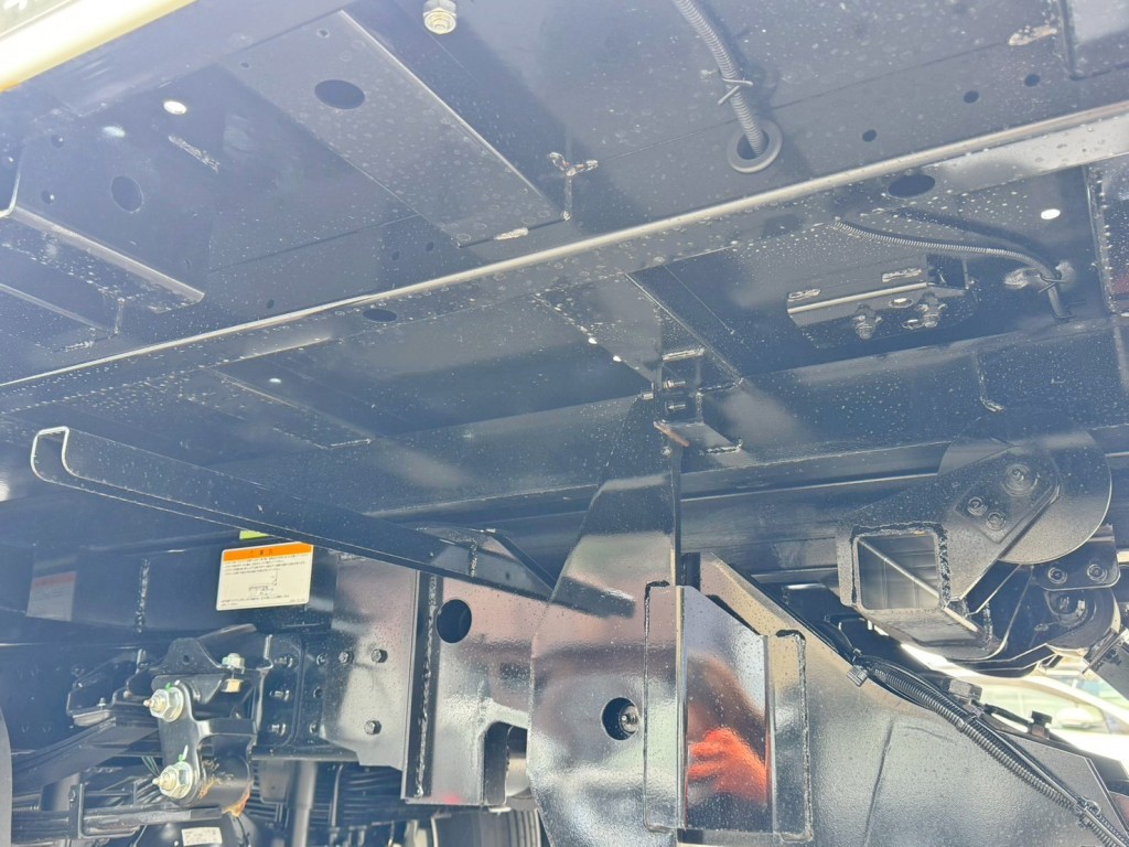 シャーシとネタの状態です。（縦ネタ・横ネタは鉄製です）|三菱 キャンター 2PG-FEB80(2WD)の写真6