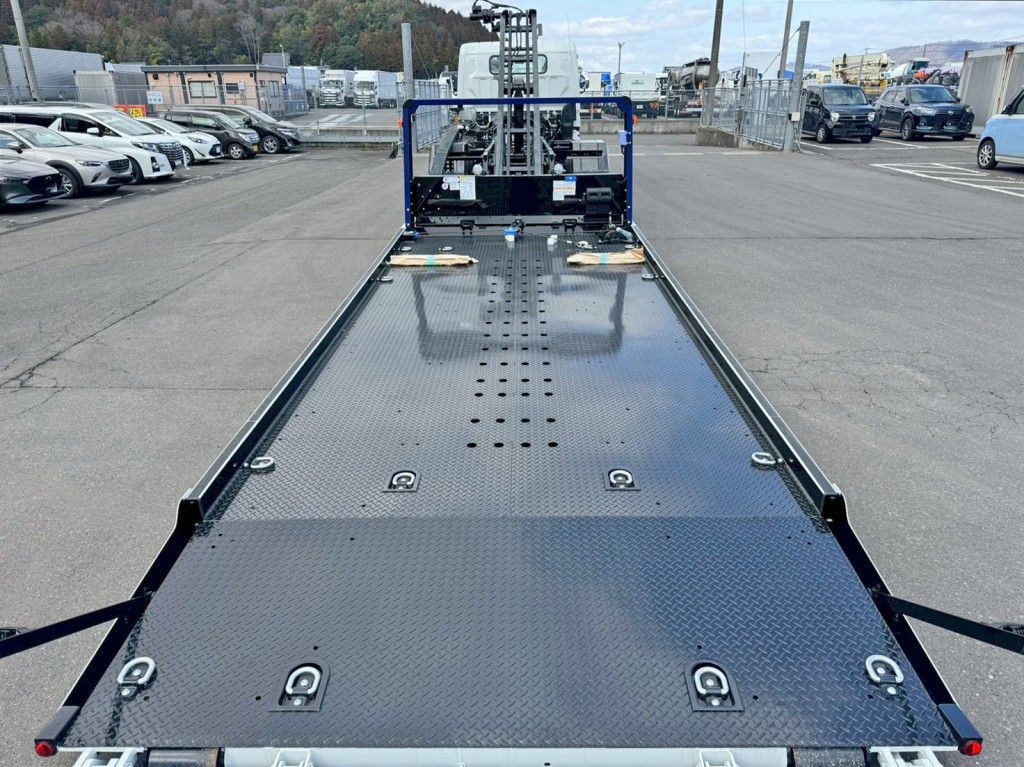 床は鉄板です。|三菱 キャンター 2PG-FEB80(2WD)の写真8