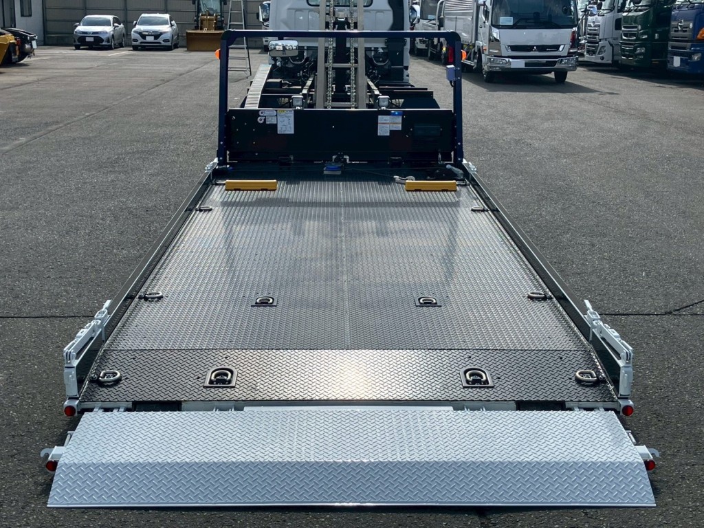 床は鉄板です。|三菱 キャンター 2PG-FEB90(2WD)の写真8