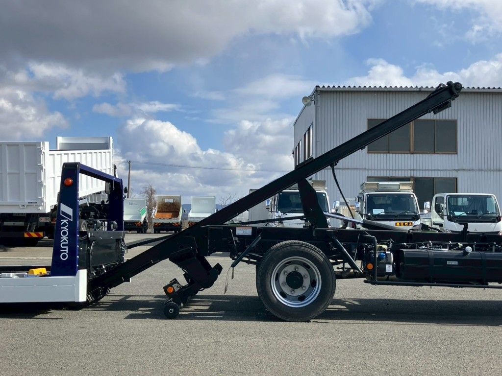 三菱 キャンター 2PG-FEB90(2WD)の写真13