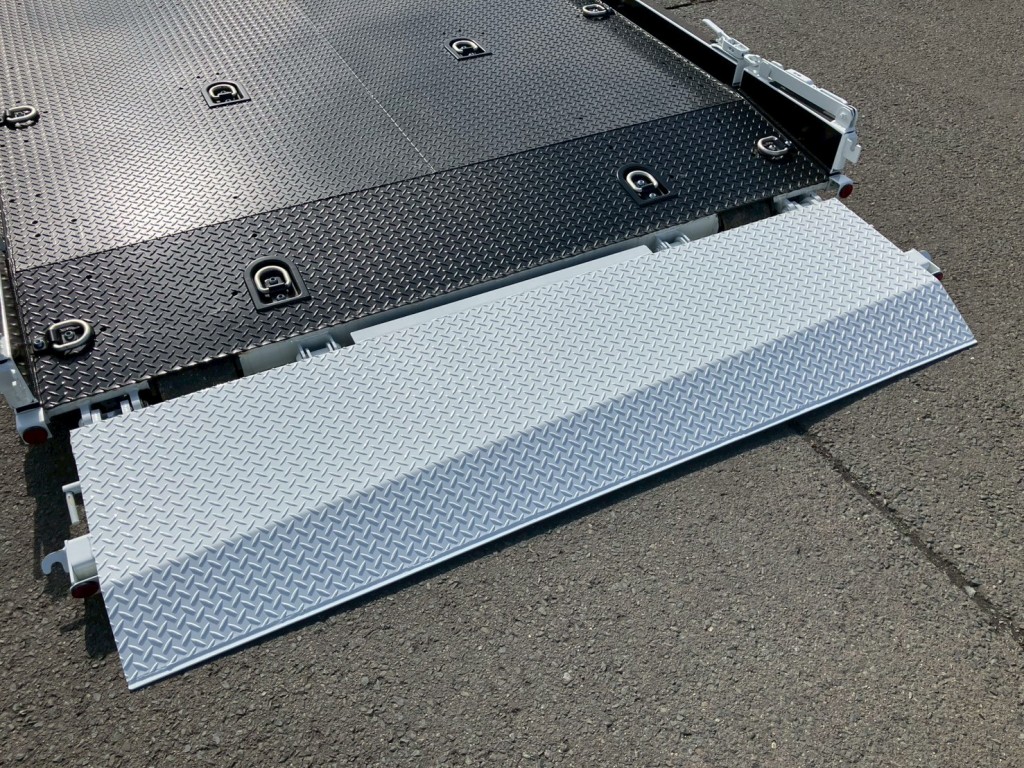 歩みは手動式です。|三菱 キャンター 2PG-FEB90(2WD)の写真14