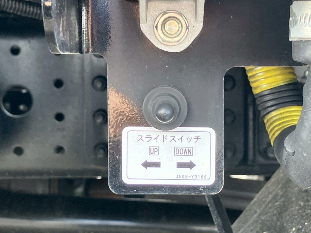 スライドの操作スイッチです。|三菱 キャンター 2PG-FEB90(2WD)の写真15