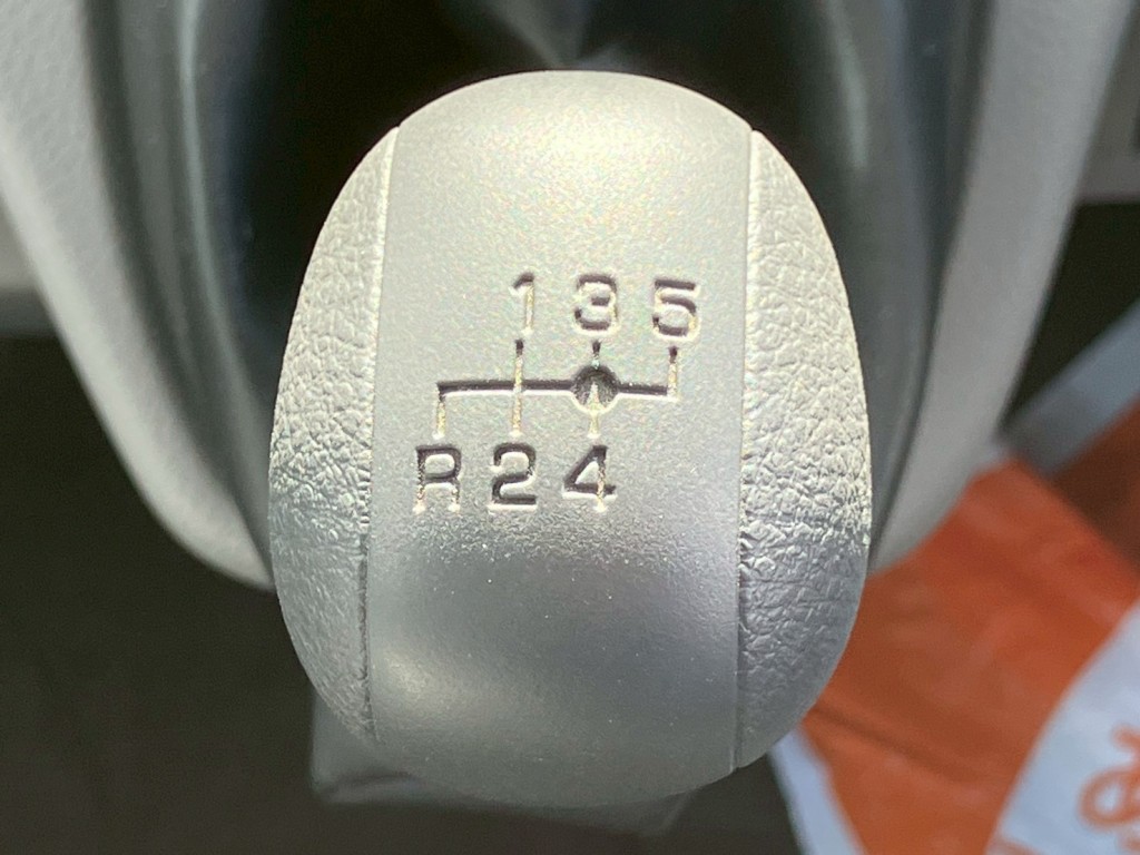 三菱 キャンター 2PG-FEB90(2WD)の写真18