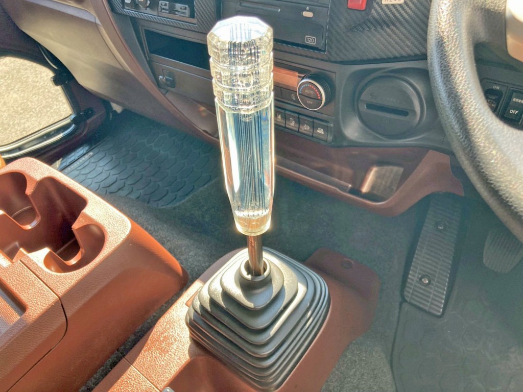 マニュアル6速です。|日野 レンジャー 2PG-FD2ABA(2WD)の写真26