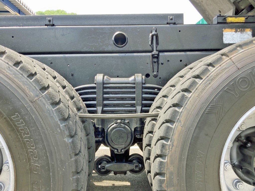 リーフサスです。|いすゞ ギガ QPG-CXZ77BTの写真5