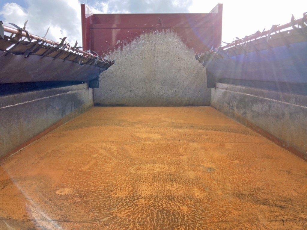 床は鉄板です。|いすゞ ギガ QPG-CXZ77BTの写真10