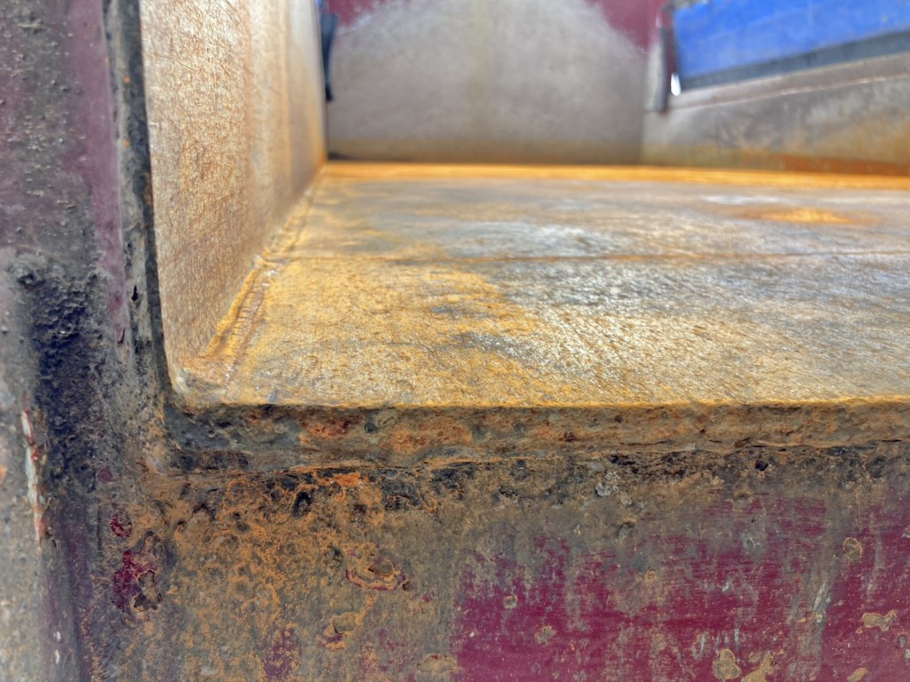 床は二重張りです。|いすゞ ギガ QPG-CXZ77BTの写真11