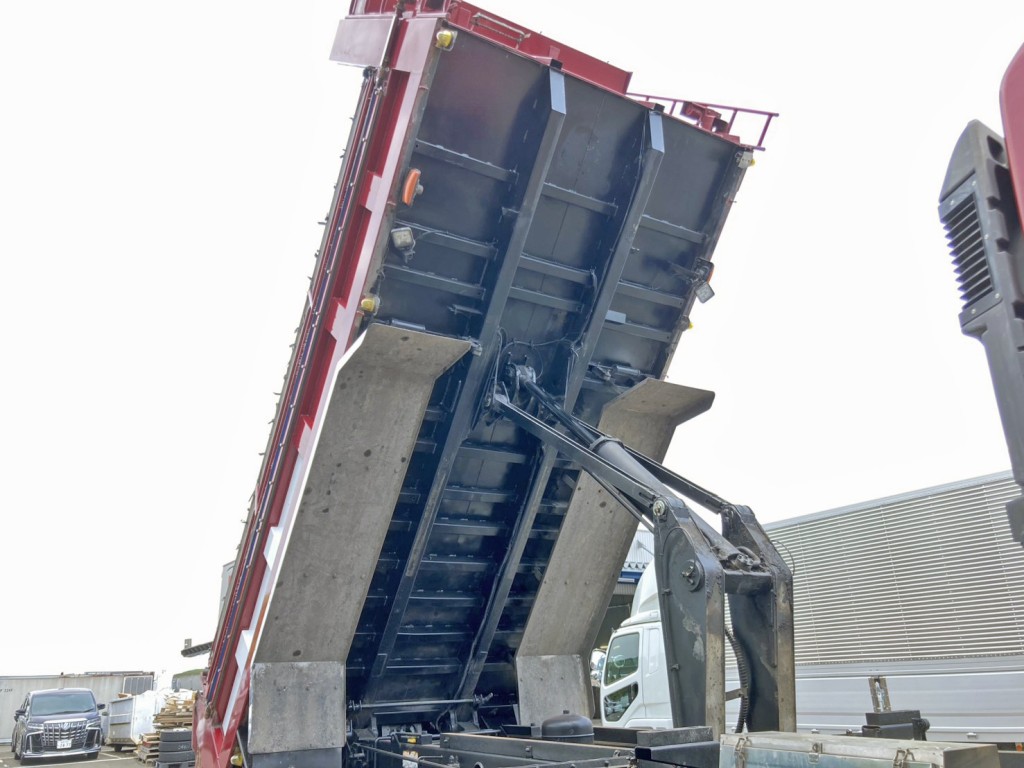 横ネタ増してます。|いすゞ ギガ QPG-CXZ77BTの写真18