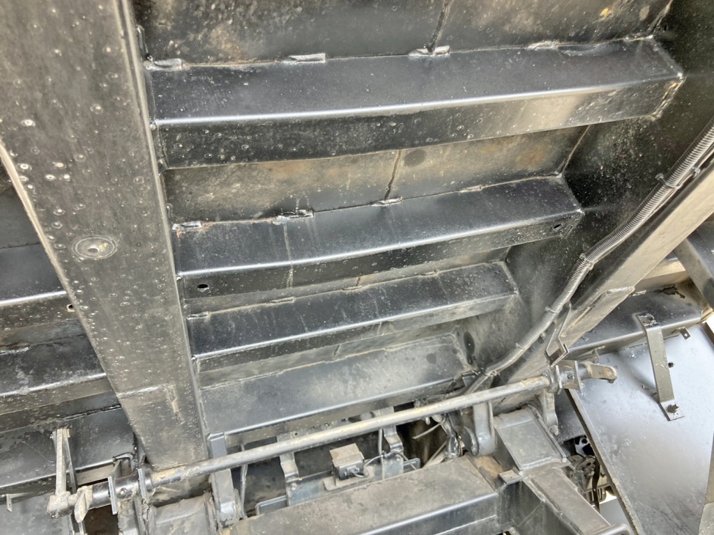 横ネタ曲がり（床板に押され）|いすゞ ギガ QPG-CXZ77BTの写真19