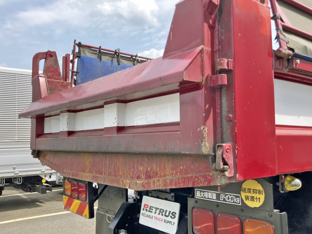 リヤゲート運転席側のロックピンが欠品しています。(ヒサシ運転席側にヘコミがあります)|いすゞ ギガ QPG-CXZ77BTの写真27