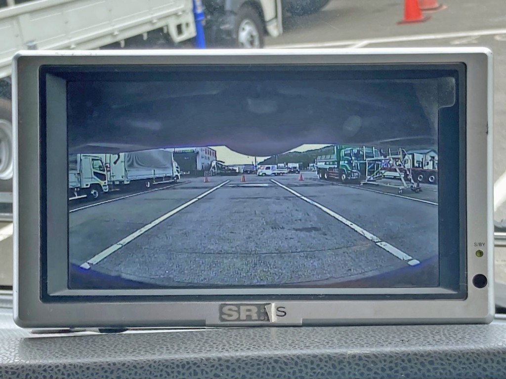 液晶バックモニター付きです。|いすゞ ギガ QPG-CXZ77BTの写真34