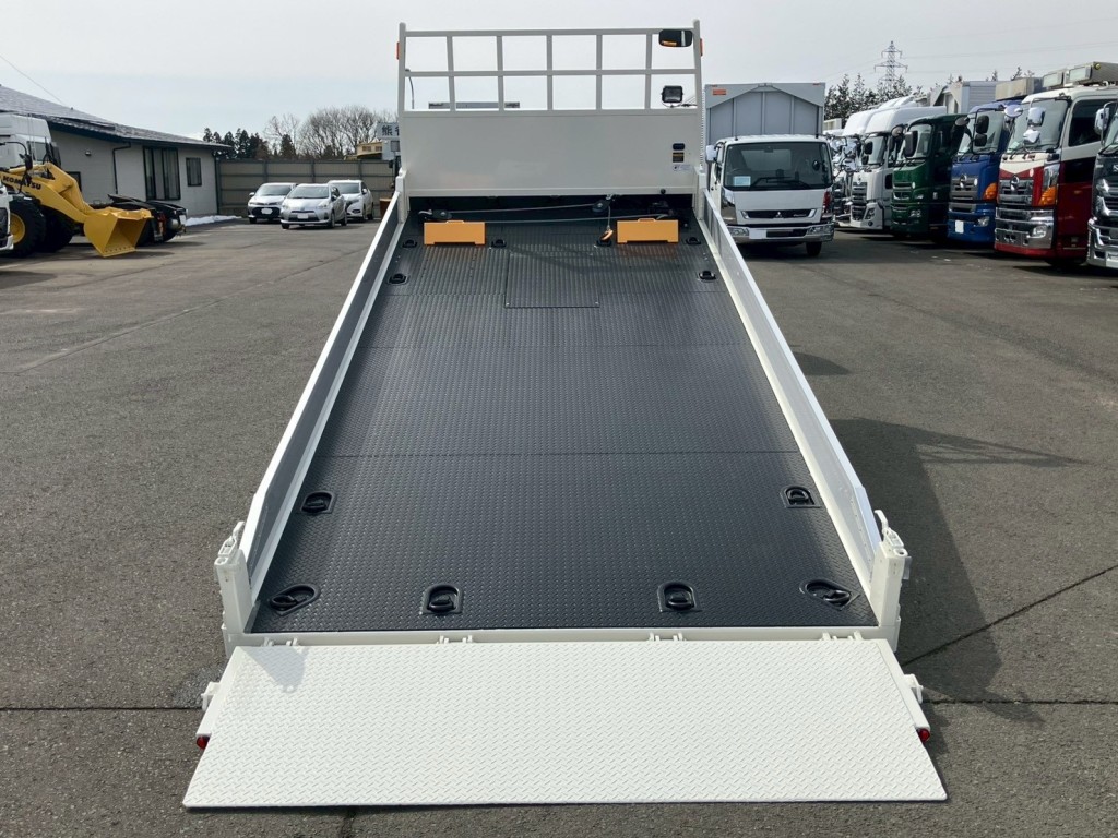 床は鉄板です。|日野 デュトロ 2KG-XZU722M(2WD)の写真8