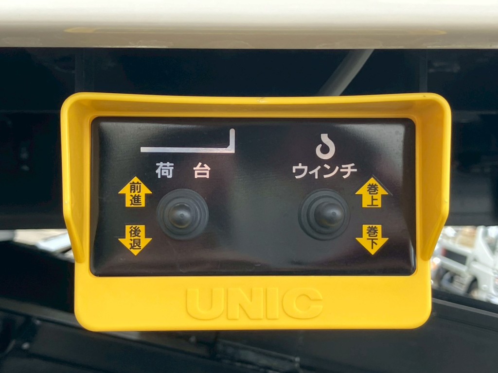スライド・ウインチの操作スイッチです。|日野 デュトロ 2KG-XZU722M(2WD)の写真14