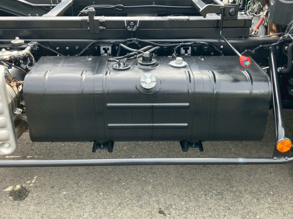 燃料タンクは100Lです。|日野 デュトロ 2KG-XZU722M(2WD)の写真15