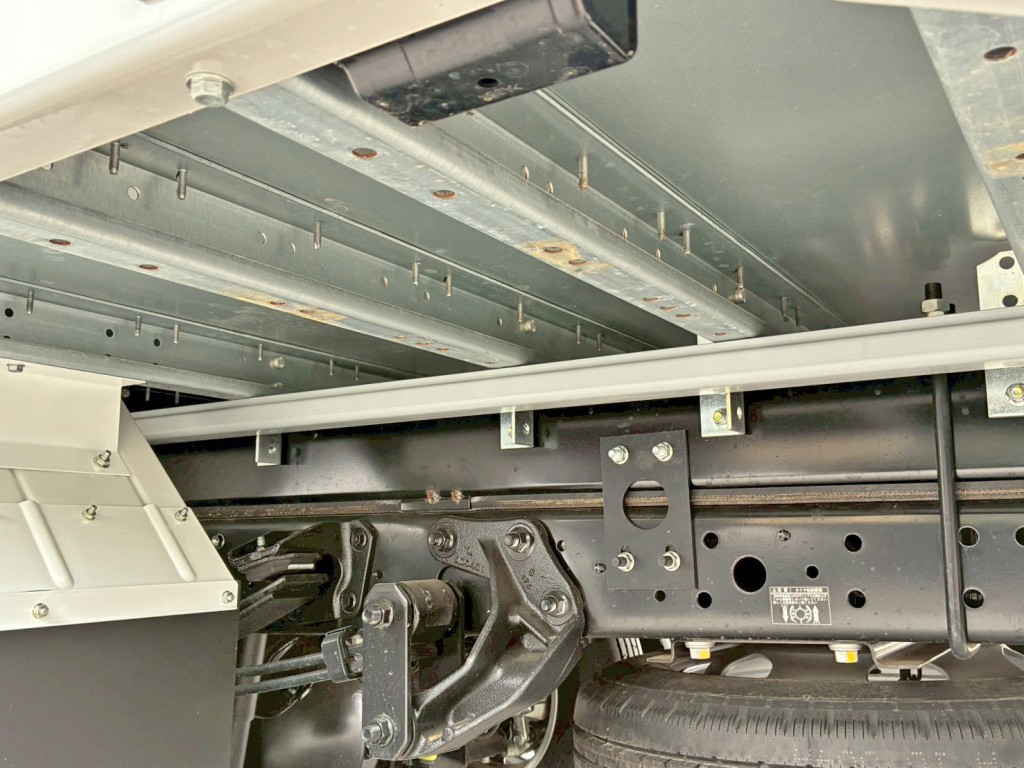 シャーシとネタの状態です。（縦ネタ・横ネタ鉄製です）|日野 デュトロ 2KG-XZU712M(2WD)の写真6