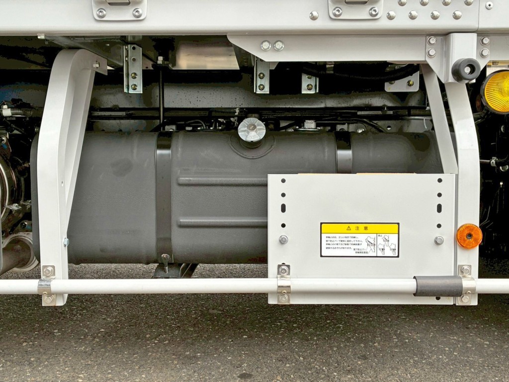 燃料タンクは100Lです。|日野 デュトロ 2KG-XZU712M(2WD)の写真16