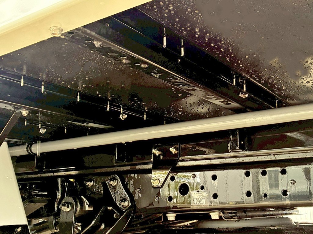 シャーシとネタの状態です。(縦ネタ・横ネタ鉄製です)|日野 デュトロ 2KG-XZU722M(2WD)の写真6