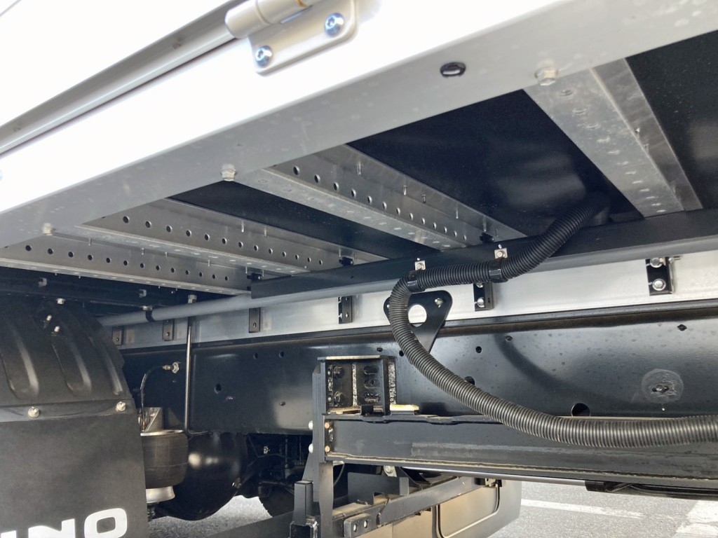 シャーシとネタの状態です。(縦ネタ・横ネタはアルミ製です)|日野 レンジャー 2PG-FD2ABG(2WD)の写真6