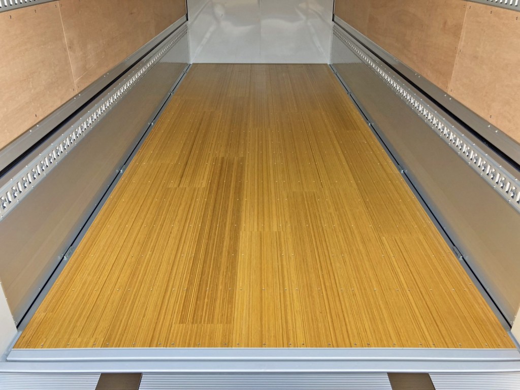 床は板張りです。|日野 レンジャー 2PG-FD2ABG(2WD)の写真10