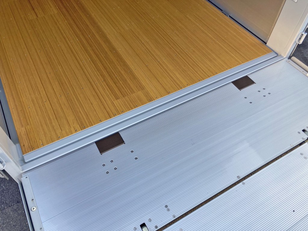 ゲートを上限まで上げた状態です。|日野 レンジャー 2PG-FD2ABG(2WD)の写真14