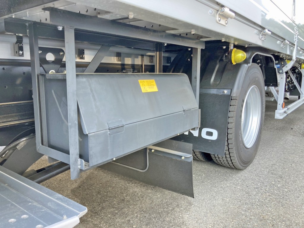 ボディー運転席側後方に工具箱が付いています。|日野 レンジャー 2PG-FD2ABG(2WD)の写真17