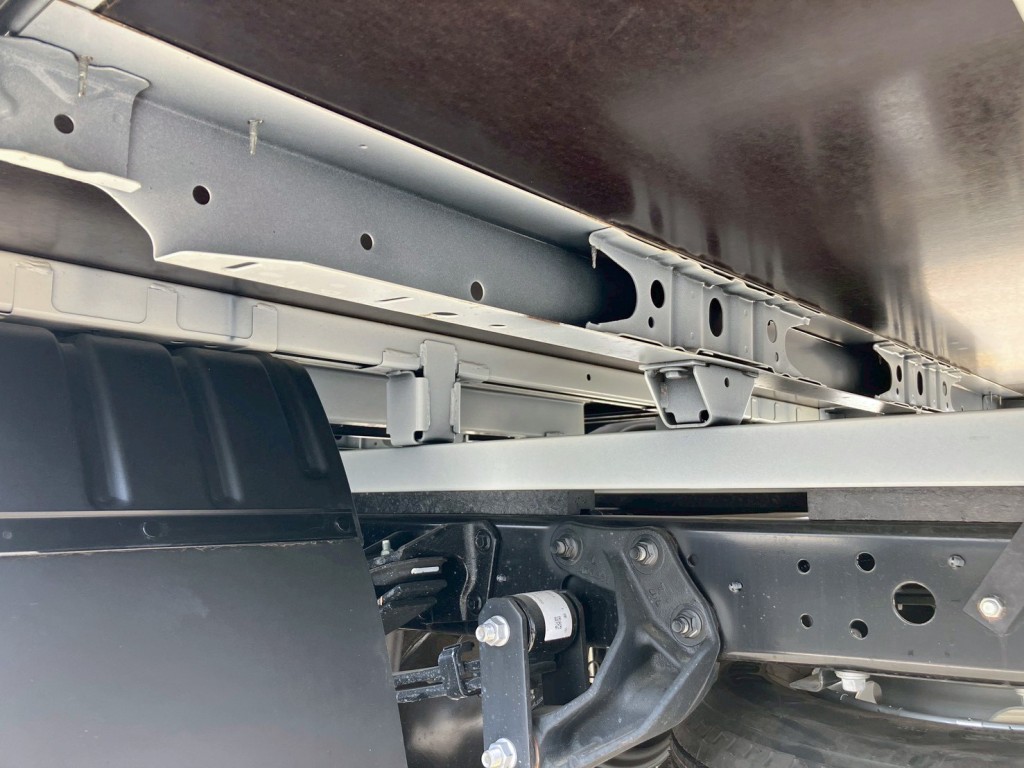 シャーシとネタの状態です。(縦ネタ・横ネタは鉄製です)|日野 デュトロ 2KG-XZU712M(2WD)の写真6