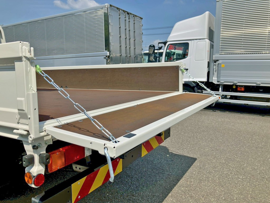 リヤアオリは水平にできます。|日野 デュトロ 2KG-XZU712M(2WD)の写真10