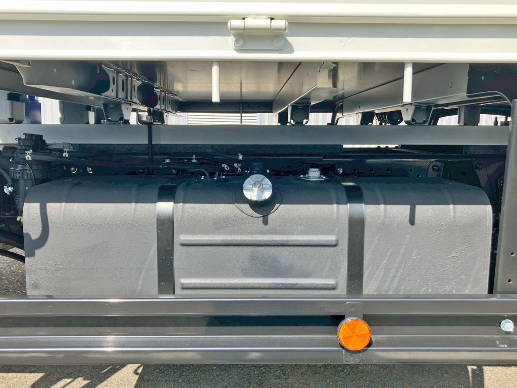燃料タンクは100Lです。|日野 デュトロ 2KG-XZU712M(2WD)の写真17
