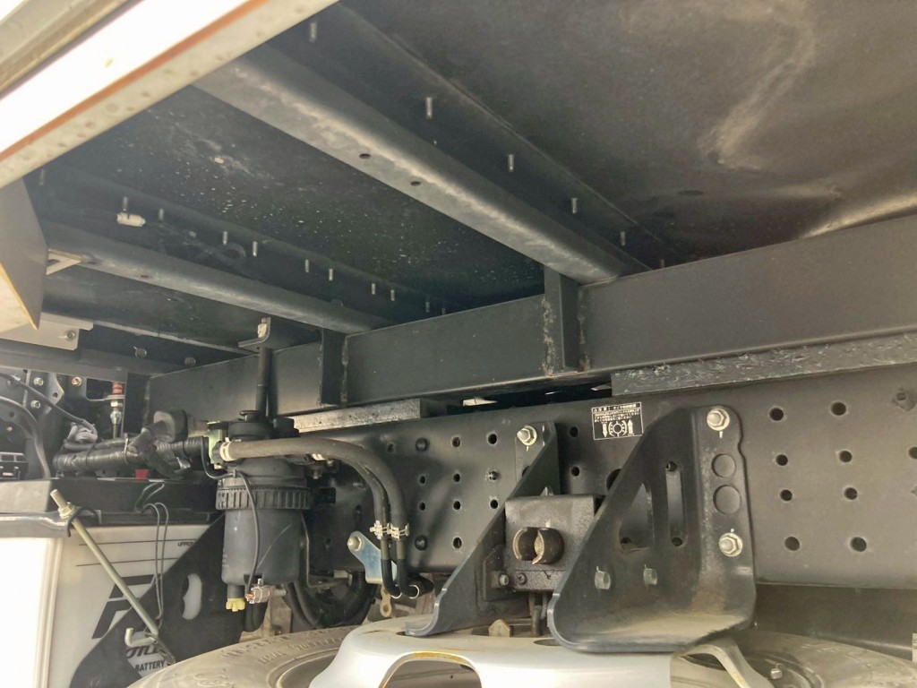 シャーシとネタの状態です。(縦ネタ・横ネタは鉄製です)|日野 デュトロ 2RG-XZU605M(2WD)の写真6