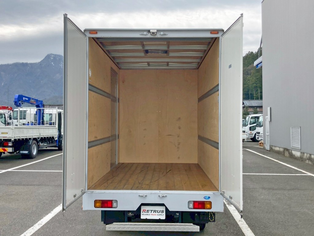 リヤドアは90度ストッパー付きです。|日野 デュトロ 2RG-XZU605M(2WD)の写真9