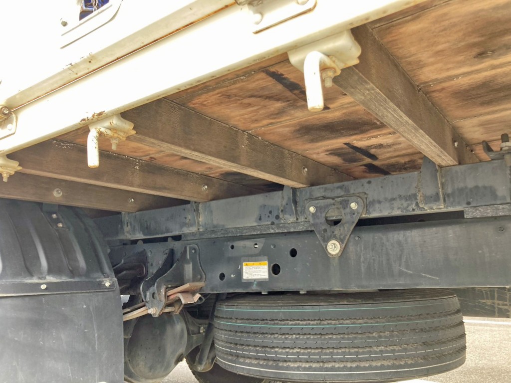 シャーシとネタの状態です。(縦ネタは鉄製・横ネタは木製です)|日野 レンジャー 2KG-FC2ABA(2WD)の写真6