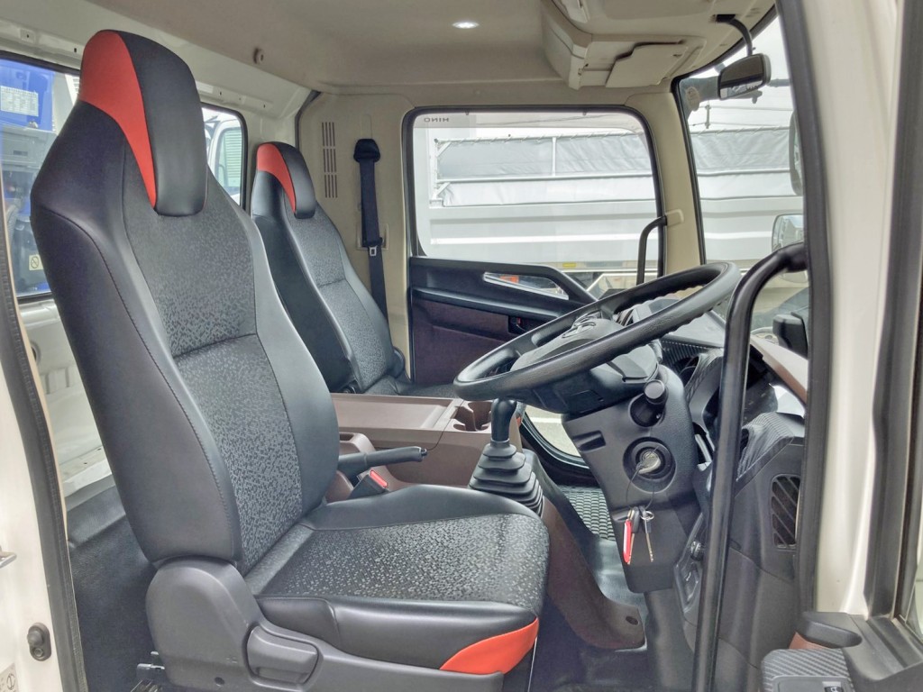 ベッドレスキャビンです。|日野 レンジャー 2KG-FC2ABA(2WD)の写真8