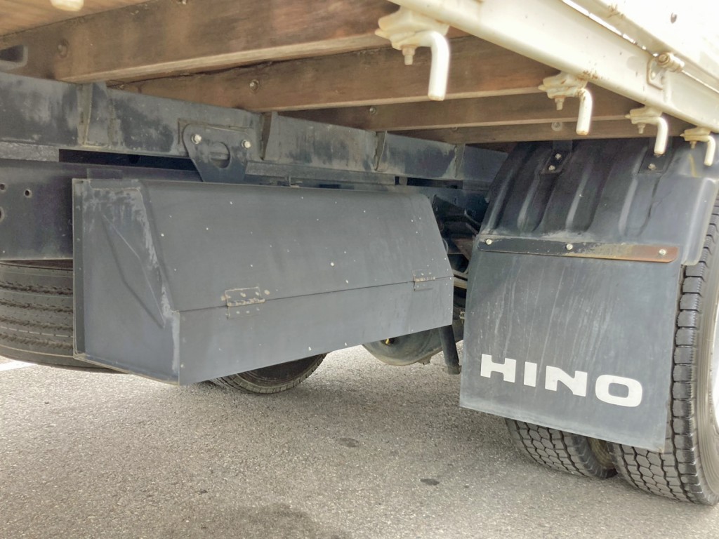 ボディー運転席側後方に工具箱が付いています。|日野 レンジャー 2KG-FC2ABA(2WD)の写真14